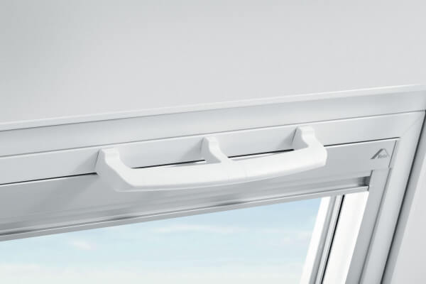 Roto Griff in Weiß für Dachfenster der Baureihe Q in Holz und Kunststoff